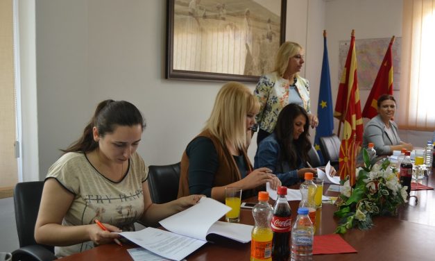 Програмата Општинско-корисна работа со поддршка на социјално ранливите групи и на невработените