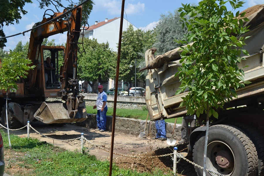 Реконструкција на дел од тротоарот во централното градско подрачје