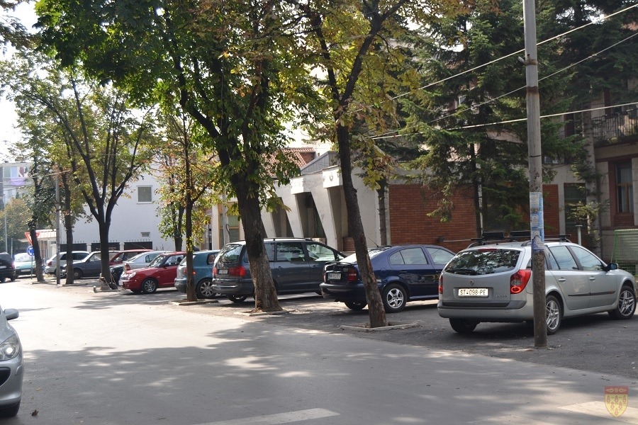 Асфалтиран паркингот кај Градскиот парк