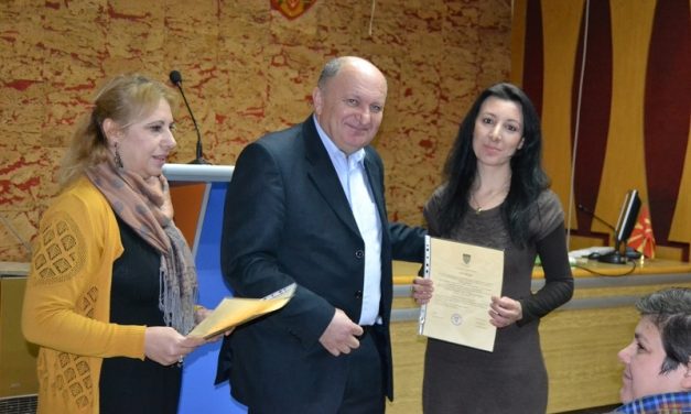Врачени потврдите за учесниците во проектот Општинско корисна работа