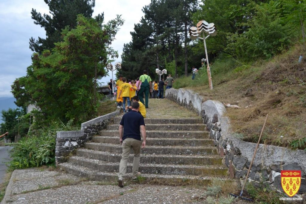 Младинска екоакција на „Светла иднина“
