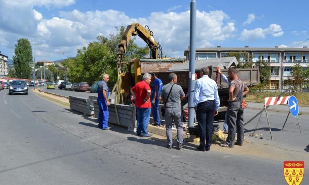 Се градат жардиниери на улиците „Никола Карев“ и „Тодосија Паунов“