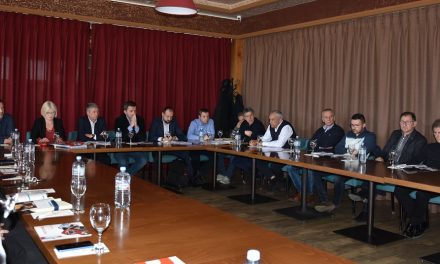 Директорите на Агенцијата за вработување и на Фондот за иновации на средба со кочанските стопанственици