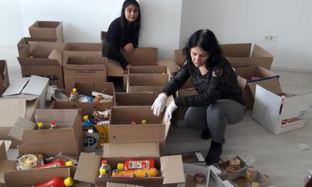 По повод 8 Април –  пакети со храна и хигиенски средства за ромски семејства во Кочани