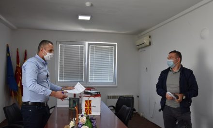 Донација за социјално ранливи ученици од Кочани