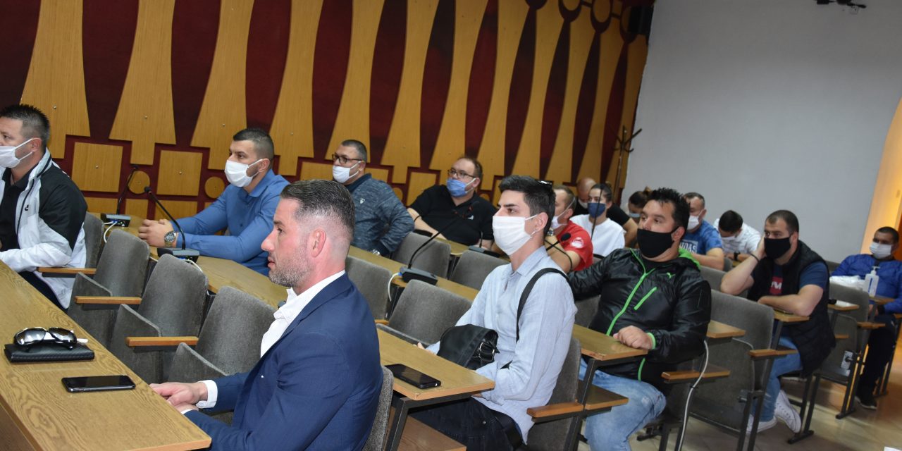 Угостителите од Трговскиот центар на средба со градоначалникот Николчо Илијев