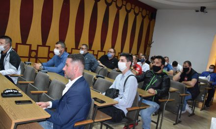 Угостителите од Трговскиот центар на средба со градоначалникот Николчо Илијев