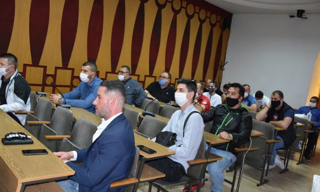 Угостителите од Трговскиот центар на средба со градоначалникот Николчо Илијев