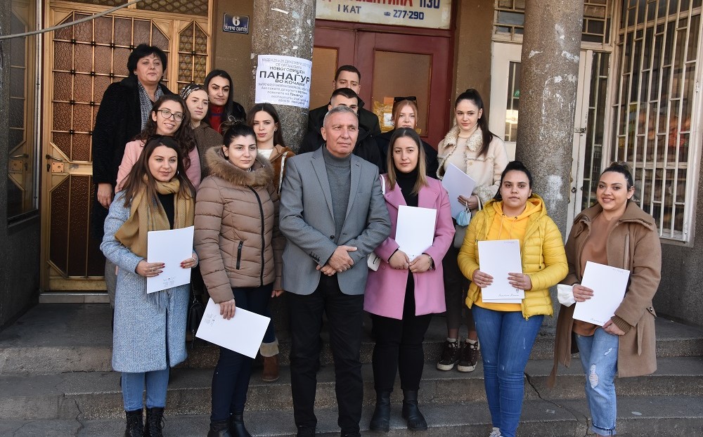 21 студент ги потпишаа договорите за користење општинска стипендија