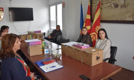 Основните училишта добија 65 нови таблети за настава