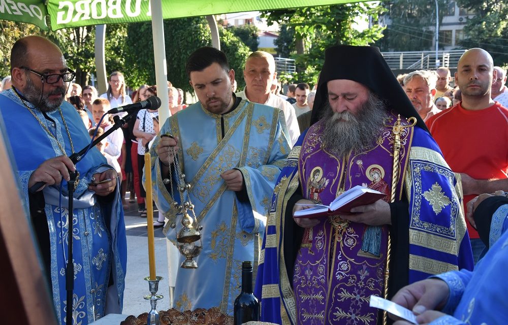 Петровденска вечерна богослужба со Високопреосвештен владика Брегалнички Иларион