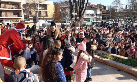 Новогодишни пакетчиња за првачињата од кочанските училишта