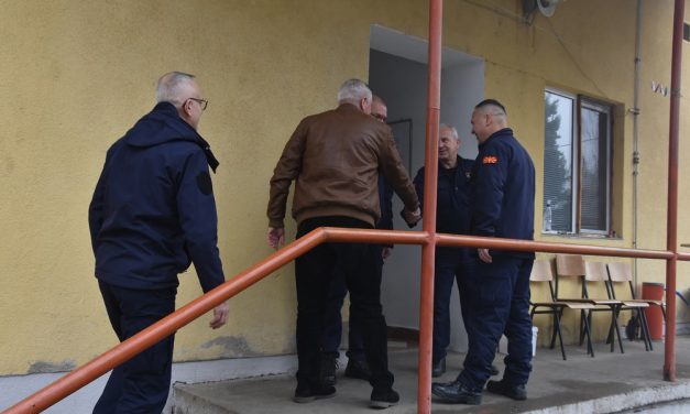 Мирна новогодишна ноќ во Кочани – кочанчани ја дочекаа Новата 2023 година во Градскиот парк