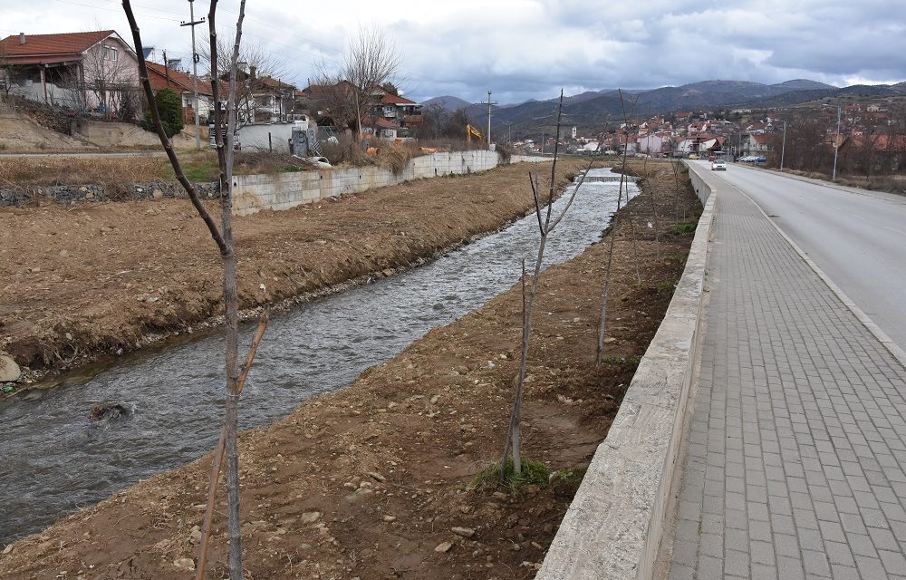 Се расчистува кејот на Реката Масалница