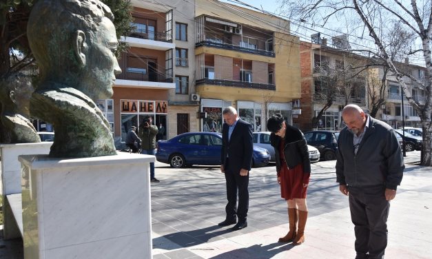 ОУ „Раде Кратовче“ и СОУ „Љупчо Сантов“ ја одбележаа 79-годишнината од смртта на своите патрони