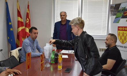 Со ждребување – определен редоследот за истакнување изборни плакати за претстојните избори