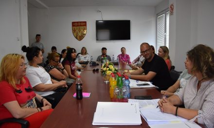 Четиринаесет лица потпишаа договори за вклучување во програмата Општинско корисна работа