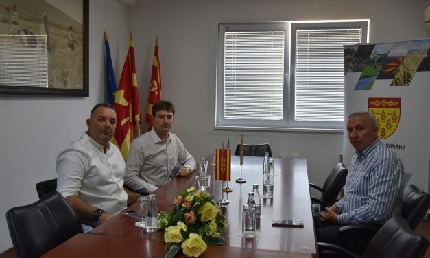 Иницијатива за збратимување на општините Кочани и Лајонс