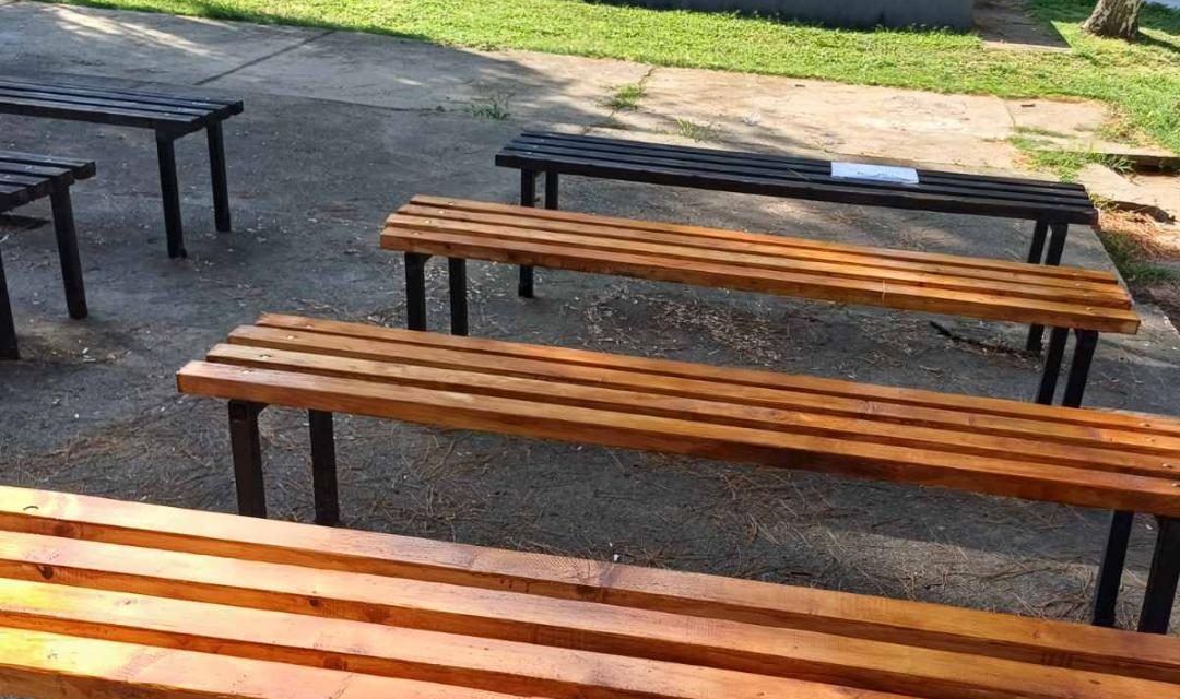 Реконструкција на клупи на повеќе локации во градот