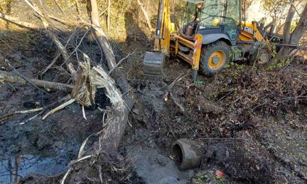 Екипи од КЈП „Водовод“ и Општина Кочани ја санираат состојбата во Кочански Дол