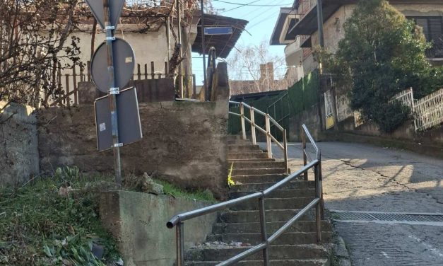 Поставена заштитна ограда на скалите на улицата „АСНОМ“ во Кочани