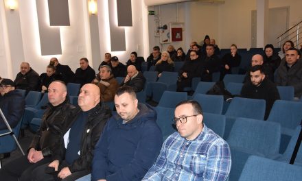 На јавна трибина во Кочани граѓаните дебатираа за локацијата на спомен-обележјето „Патека на бесконечноста“