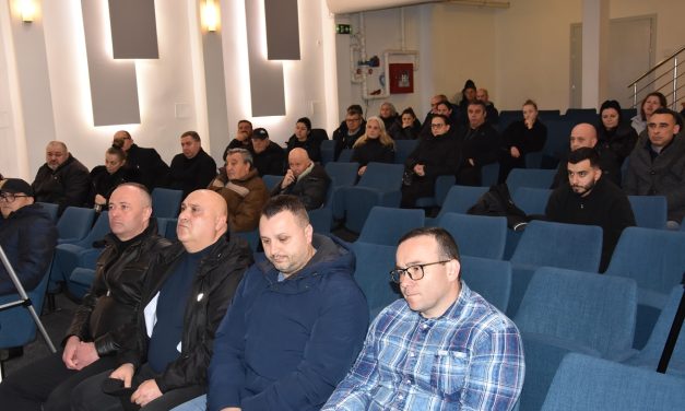 На јавна трибина во Кочани граѓаните дебатираа за локацијата на спомен-обележјето „Патека на бесконечноста“