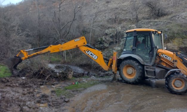 Отстранети одрони на локални патни правци во Кочанско