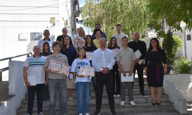Градоначалникот Влатко Грозданов им додели награди на најуспешните ученици